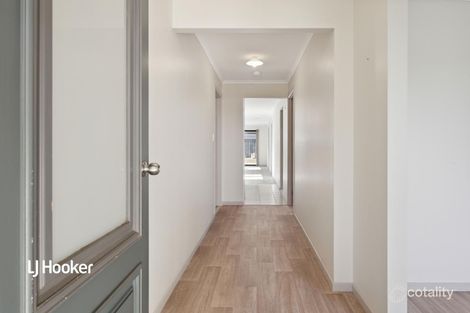 Property photo of 36 Oakwood Circuit Munno Para West SA 5115