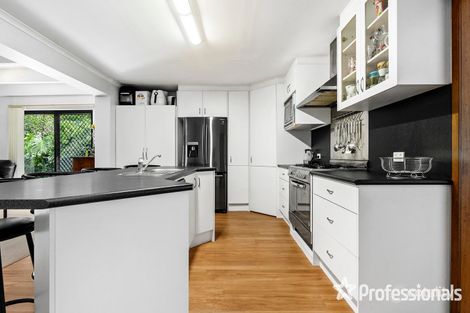 Property photo of 27 Meadowlark Lane Mooroolbark VIC 3138