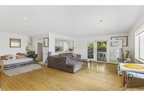 Property photo of 8 Naranga Avenue Broadbeach Waters QLD 4218