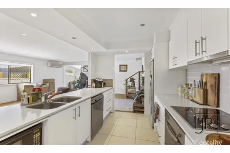 Property photo of 8 Naranga Avenue Broadbeach Waters QLD 4218