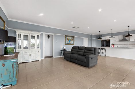 Property photo of 5 Eliza Heights Pakenham VIC 3810