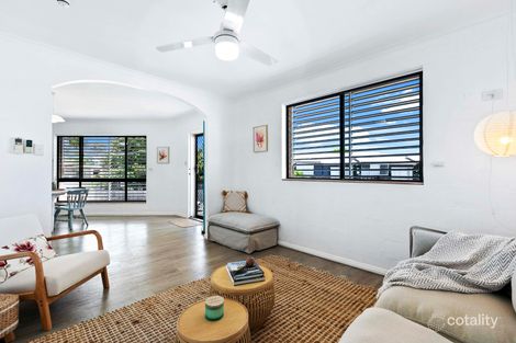 Property photo of 4/3 New Street Urangan QLD 4655