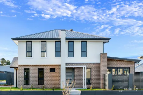 4 Scanlon St, Calderwood, NSW 2527
