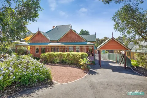 4 Greenwood Dr, Kennington, VIC 3550