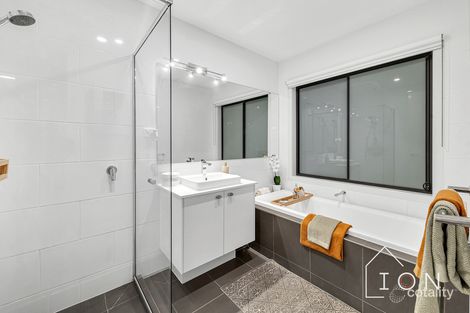 Property photo of 47 Flagstaff Crescent Clyde North VIC 3978