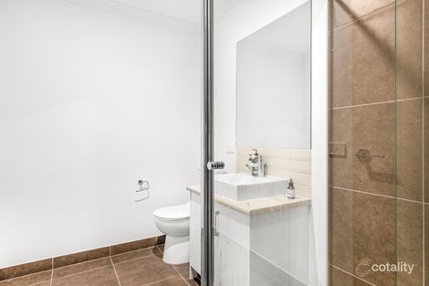 Property photo of 8 Ripplebrook Walk Pakenham VIC 3810