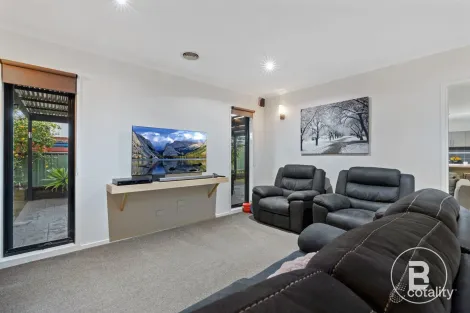 Property photo of 24 St George Park Drive Kangaroo Flat VIC 3555
