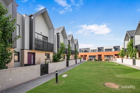 Property photo of 8 Ripplebrook Walk Pakenham VIC 3810