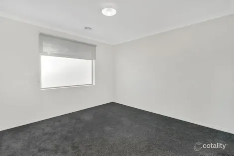 Property photo of 16 Chalan Way Cranbourne South VIC 3977