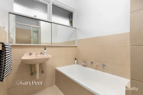 Property photo of 11/57-59 Lansdowne Road St Kilda East VIC 3183