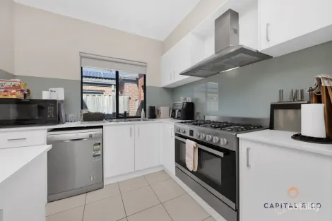 Property photo of 26 Macarthur Way Mickleham VIC 3064