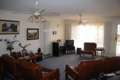 Property photo of 22 Flax Mill Close Drouin VIC 3818