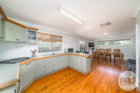 Property photo of 5 Nara Place Glenfield Park NSW 2650