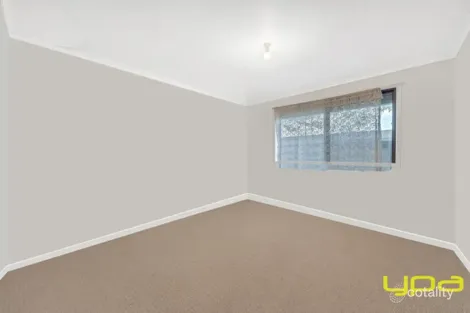 Property photo of 2 Elandra Way Cranbourne West VIC 3977