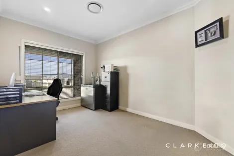 Property photo of 1 Diamond Circuit Rutherford NSW 2320