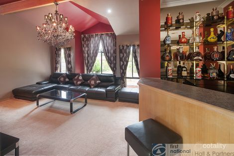 Property photo of 11 Stable Court Endeavour Hills VIC 3802