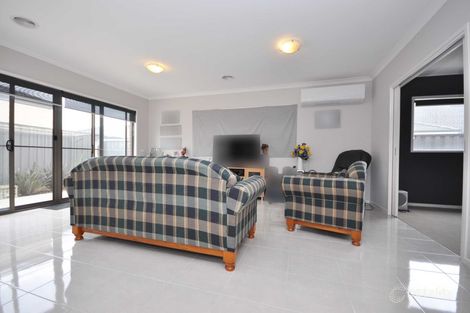 Property photo of 9 Rockwall Drive Craigieburn VIC 3064