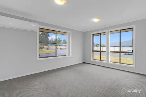 Property photo of 18 Zinfandel Circuit Cessnock NSW 2325