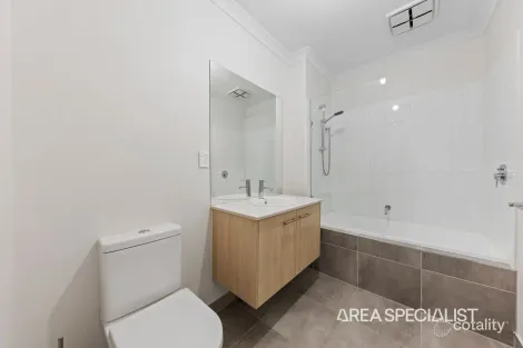 Property photo of 34 Rubus Way Pakenham VIC 3810