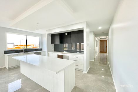 87 Whitecross Dr, Thornhill Park, VIC 3335