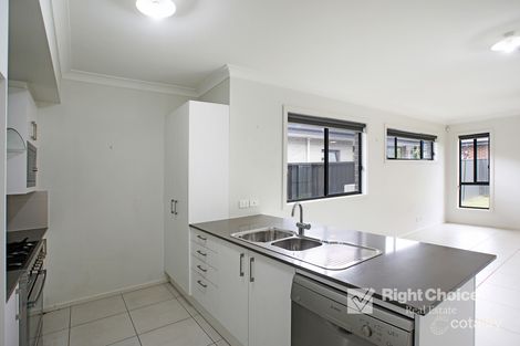 Property photo of 33 Farmgate Crescent Calderwood NSW 2527