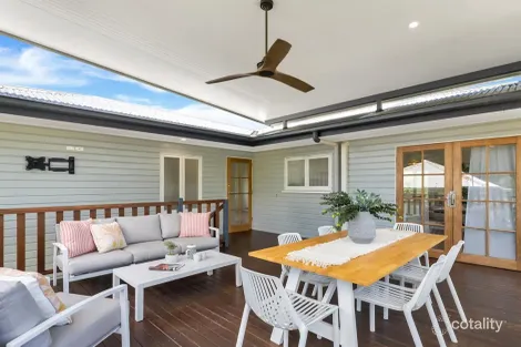 Property photo of 4 Mason Street Stratford QLD 4870