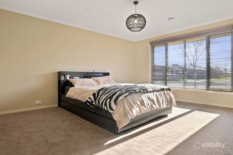 Property photo of 23 Kinglake Drive Manor Lakes VIC 3024