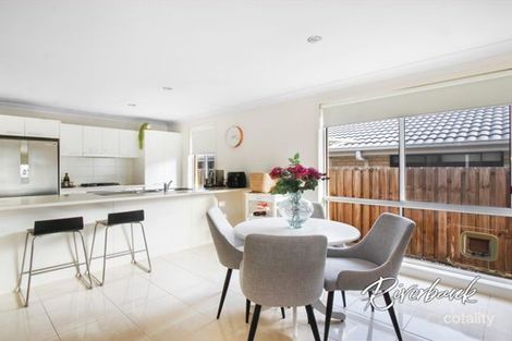 Property photo of 31 Blue View Terrace Glenmore Park NSW 2745