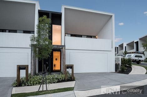 Property photo of 2 Belsay Chase Chirnside Park VIC 3116