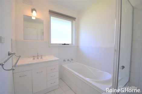 Property photo of 81 Fountain Drive Narre Warren VIC 3805