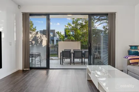 Property photo of 5103 Point Drive Hope Island QLD 4212