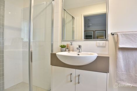 Property photo of 28/1 Emerald Place Bridgeman Downs QLD 4035