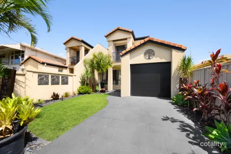 Property photo of 2/16 Eider Avenue Paradise Point QLD 4216