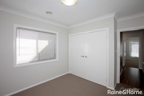 Property photo of 3 Hollows Crescent Lloyd NSW 2650