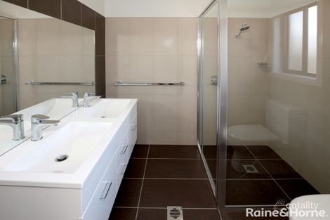 Property photo of 3 Hollows Crescent Lloyd NSW 2650