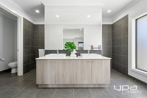 Property photo of 26 Oleary Way Maddingley VIC 3340