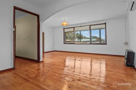 Property photo of 1 Eringa Court Craigmore SA 5114