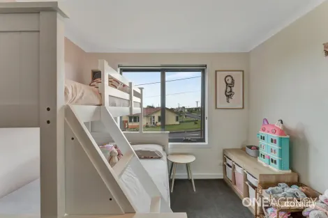 Property photo of 19 Van Diemens Crescent Park Grove TAS 7320