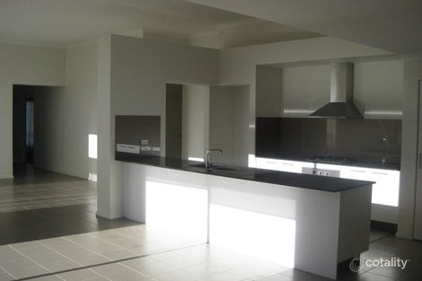 Property photo of 1 Lake Park Court Werribee VIC 3030