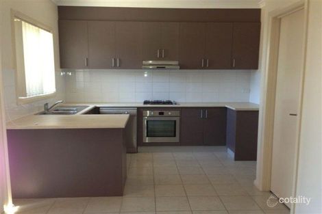 Property photo of 2 Hollows Court Craigieburn VIC 3064