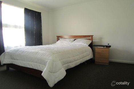 Property photo of 11 Clarendon Avenue Craigieburn VIC 3064