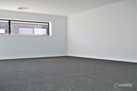 Property photo of 34 Ambervue Drive Cobblebank VIC 3338