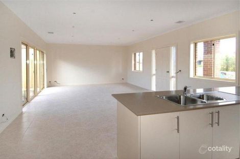 Property photo of 21 Ortolan Avenue Broadmeadows VIC 3047