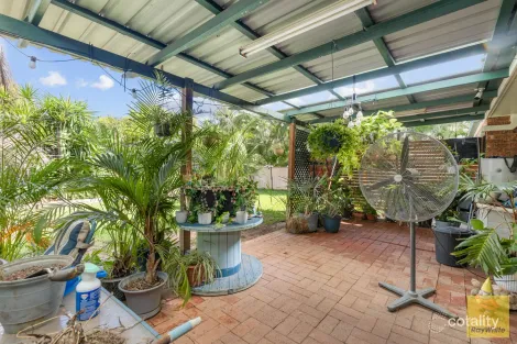 Property photo of 4 Andrew Place Emerald QLD 4720