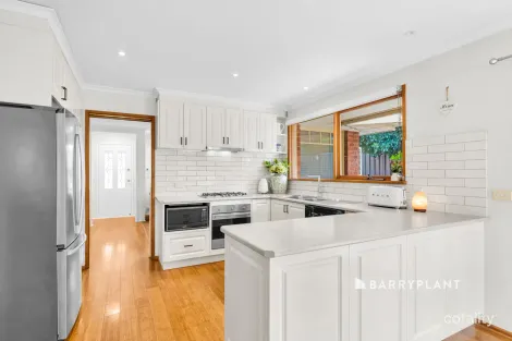 Property photo of 2 Melaleuca Court Berwick VIC 3806