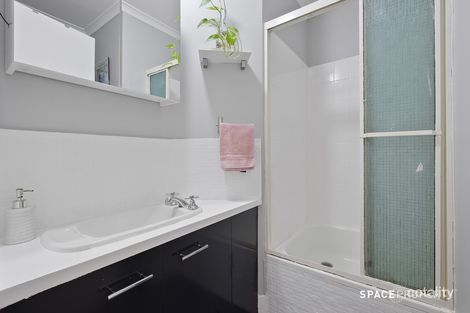 Property photo of 1/26 Glenrosa Road Red Hill QLD 4059