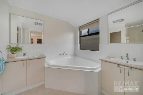 Property photo of 38 Colwyn Loop Tapping WA 6065