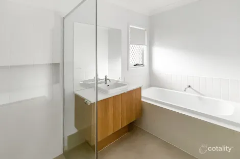 Property photo of 4 Yaringa Avenue Pialba QLD 4655