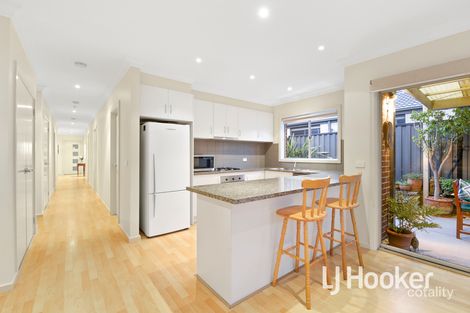 Property photo of 4 Como Chase Pakenham VIC 3810