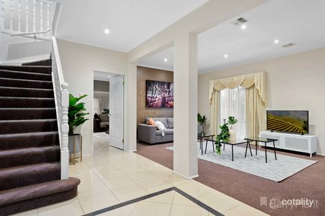 Property photo of 102 Saffron Drive Narre Warren VIC 3805